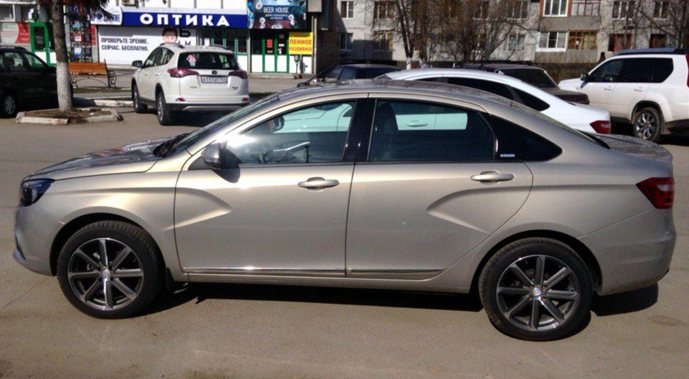 В Тольятти сфотографировали Lada Vesta в новой топовой версии Exclusive