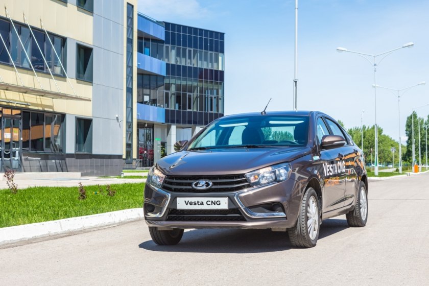 Принимаем предзаказы на битопливный седан Lada Vesta CNG