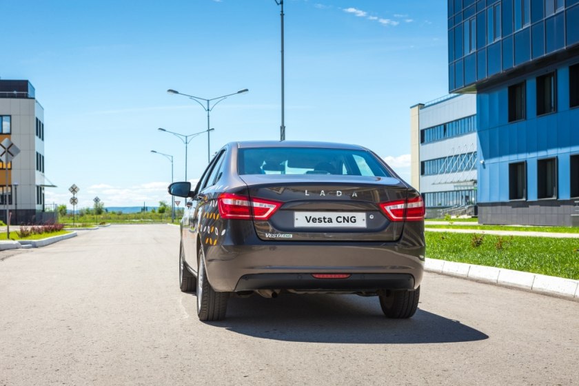 Принимаем предзаказы на битопливный седан Lada Vesta CNG