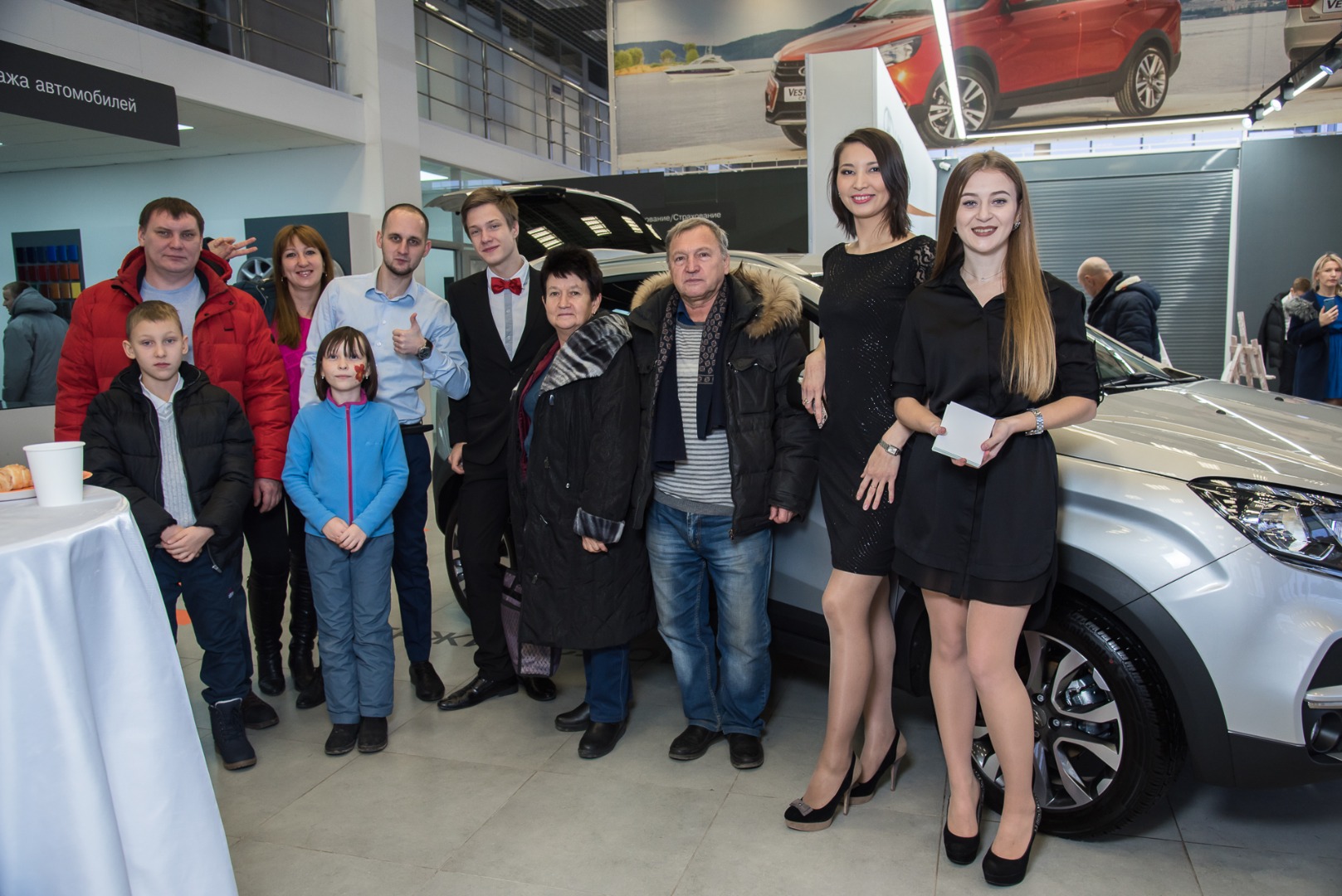 Яркий, невероятный и абсолютно непохожий автомобиль LADA XRAY CROSS, появление которого ждал рынок, был презентован в САМАРА-АВТО 24 ноября
