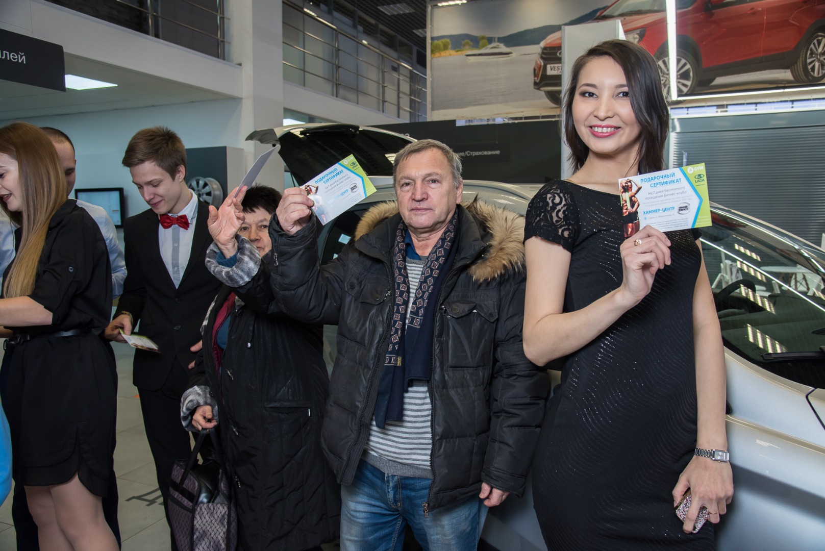 Яркий, невероятный и абсолютно непохожий автомобиль LADA XRAY CROSS, появление которого ждал рынок, был презентован в САМАРА-АВТО 24 ноября