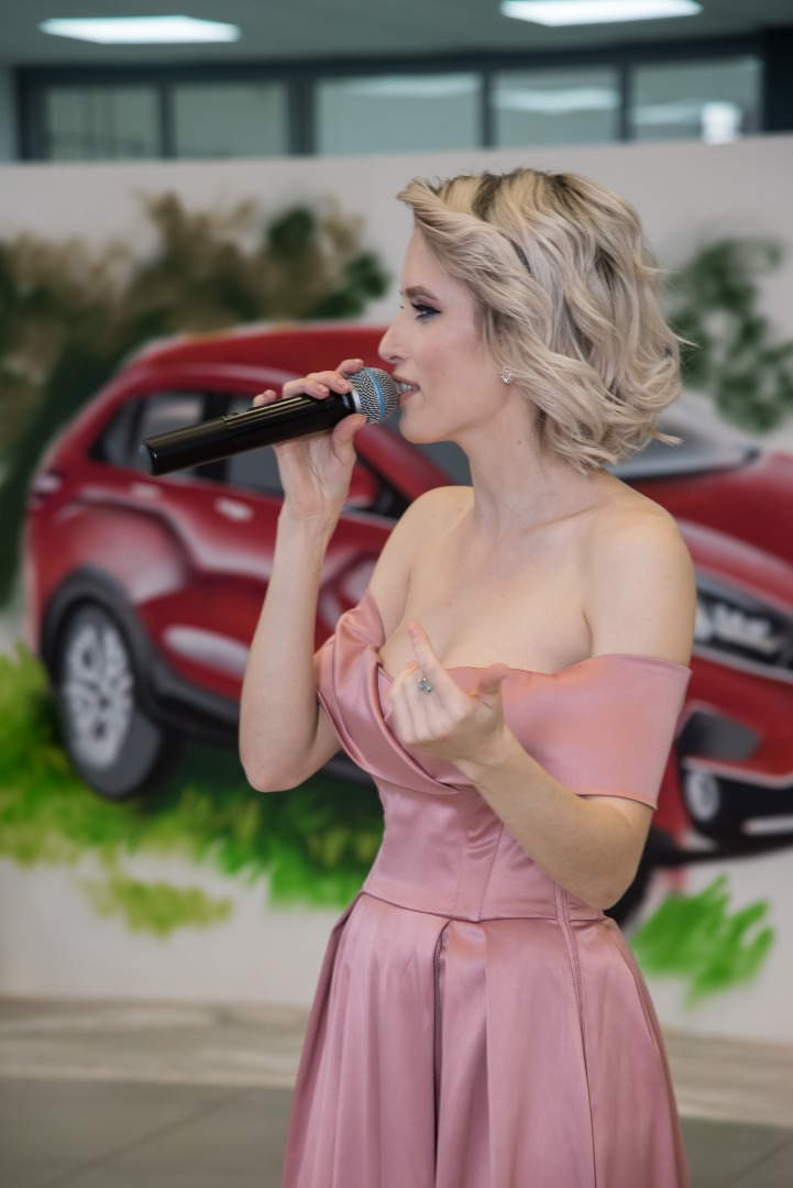 Яркий, невероятный и абсолютно непохожий автомобиль LADA XRAY CROSS, появление которого ждал рынок, был презентован в САМАРА-АВТО 24 ноября