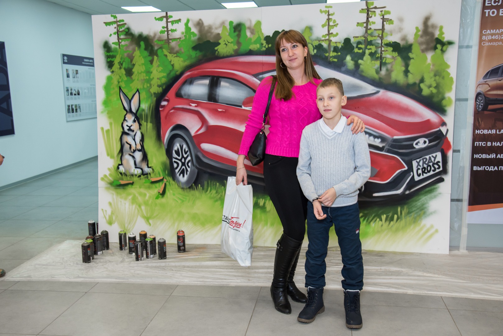 Яркий, невероятный и абсолютно непохожий автомобиль LADA XRAY CROSS, появление которого ждал рынок, был презентован в САМАРА-АВТО 24 ноября