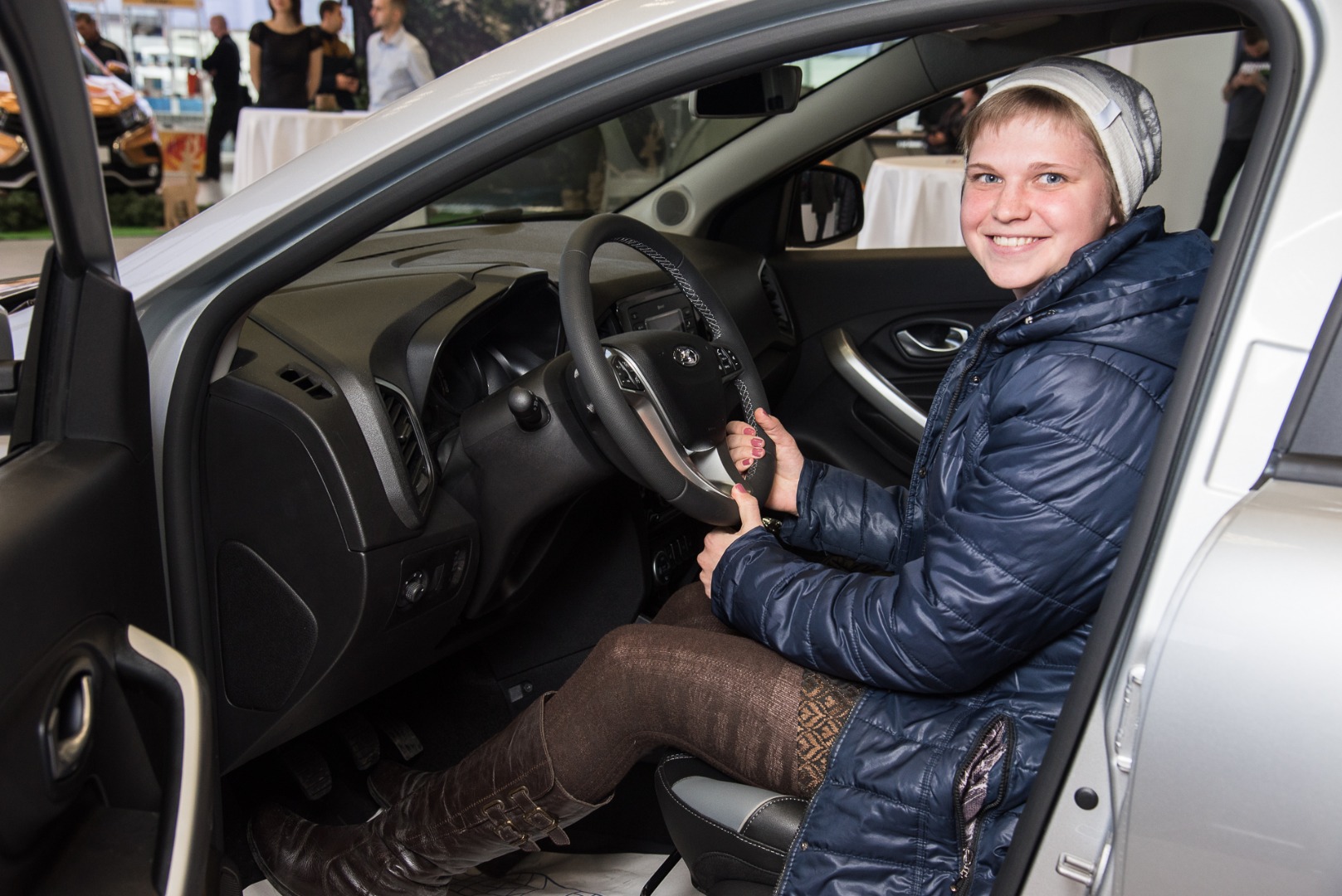 Яркий, невероятный и абсолютно непохожий автомобиль LADA XRAY CROSS, появление которого ждал рынок, был презентован в САМАРА-АВТО 24 ноября