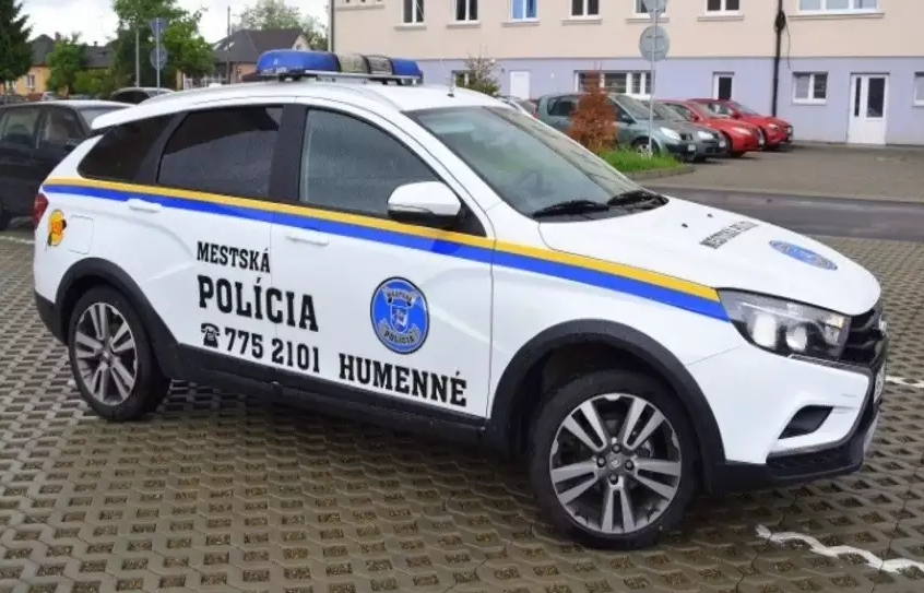 LADA Vesta на службе в полиции Словакии