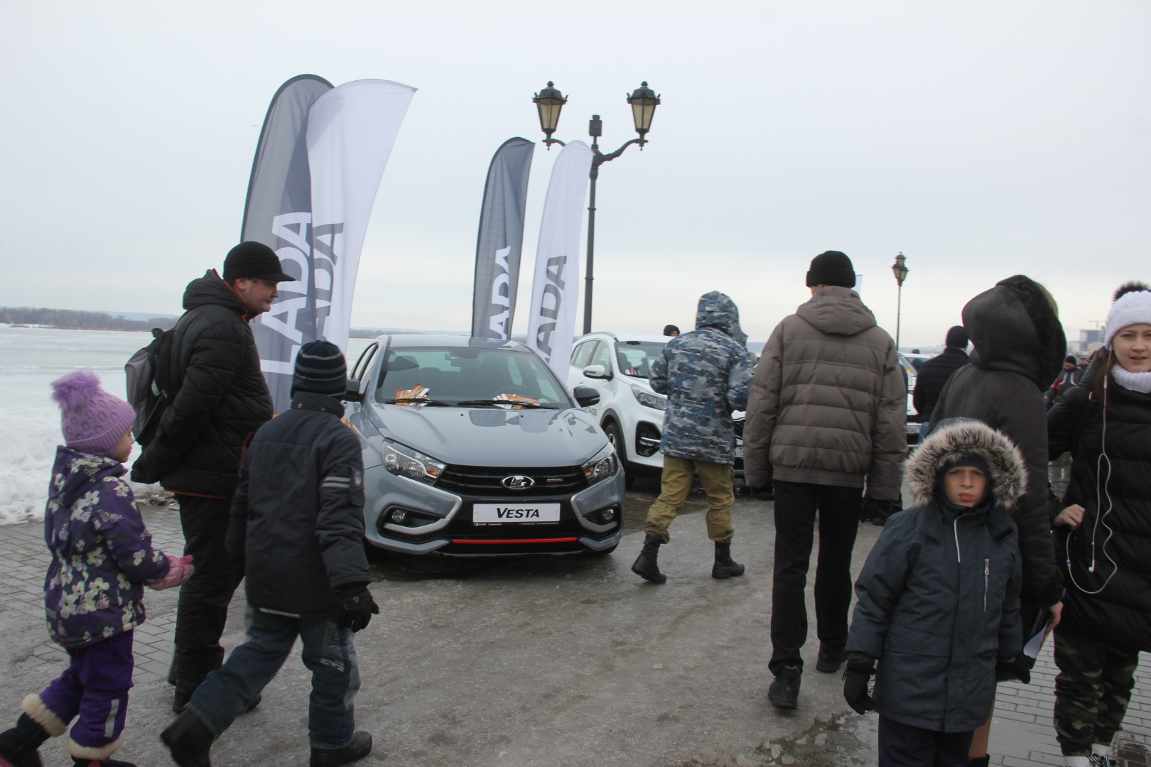 САМАРА-АВТО ПОЗДРАВИЛА ГОРОЖАН С ПРАЗДНИКОМ ДНЕМ ЗАЩИТНИКА ОТЕЧЕСТВА